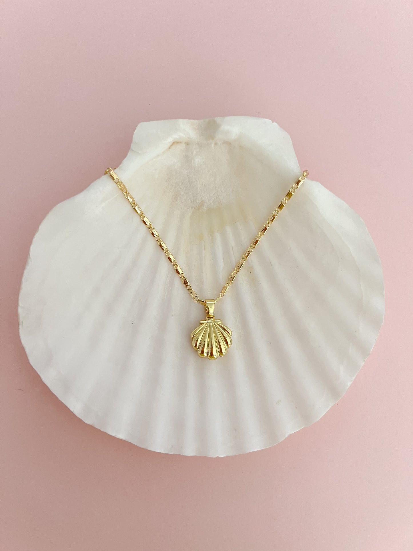 Chunky Gold Shell Necklace