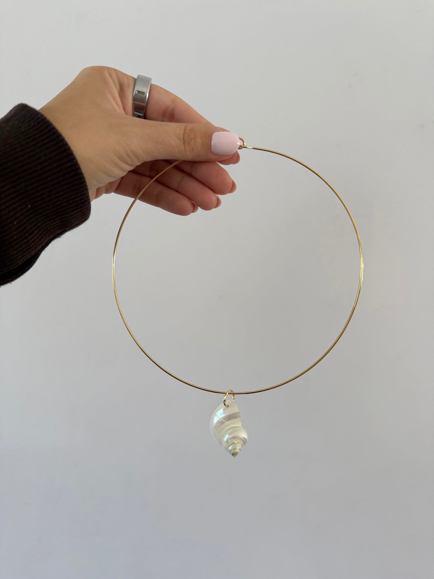 White Shell Collar Necklace