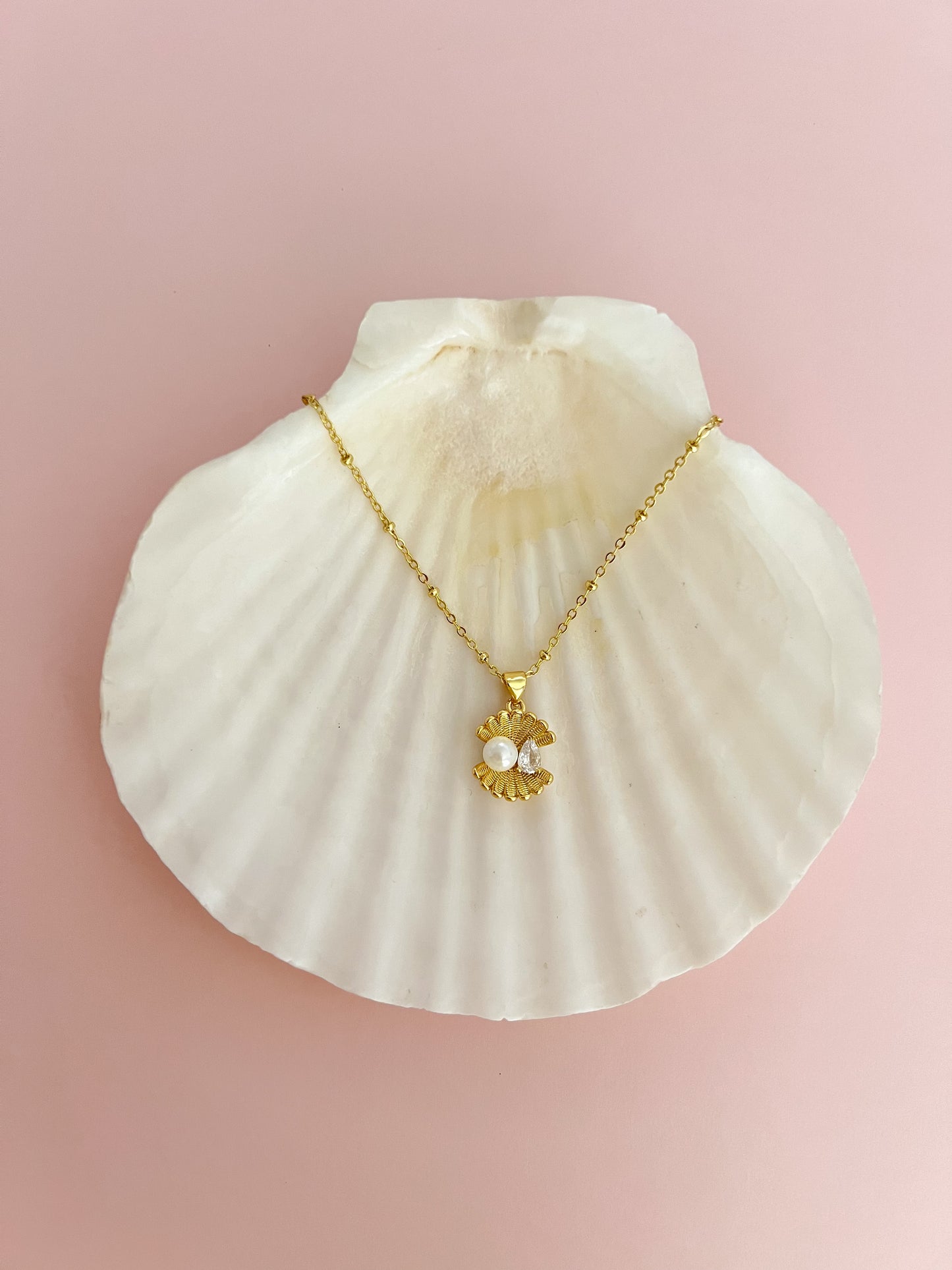 Ariel Clamshell Necklace