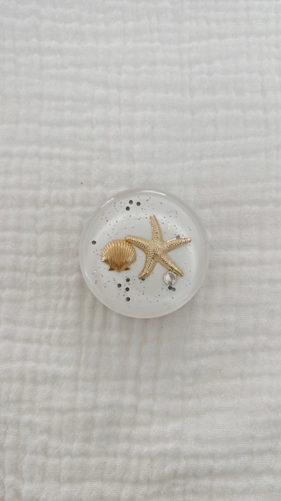 White & Gold Seashell Starfish Pop Phone Holder Grip