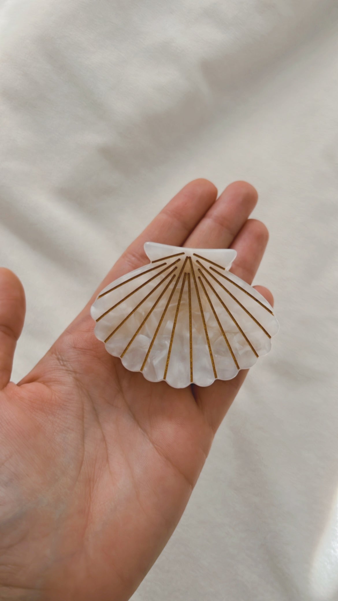 White Scallop Shell Hair Claw Clip