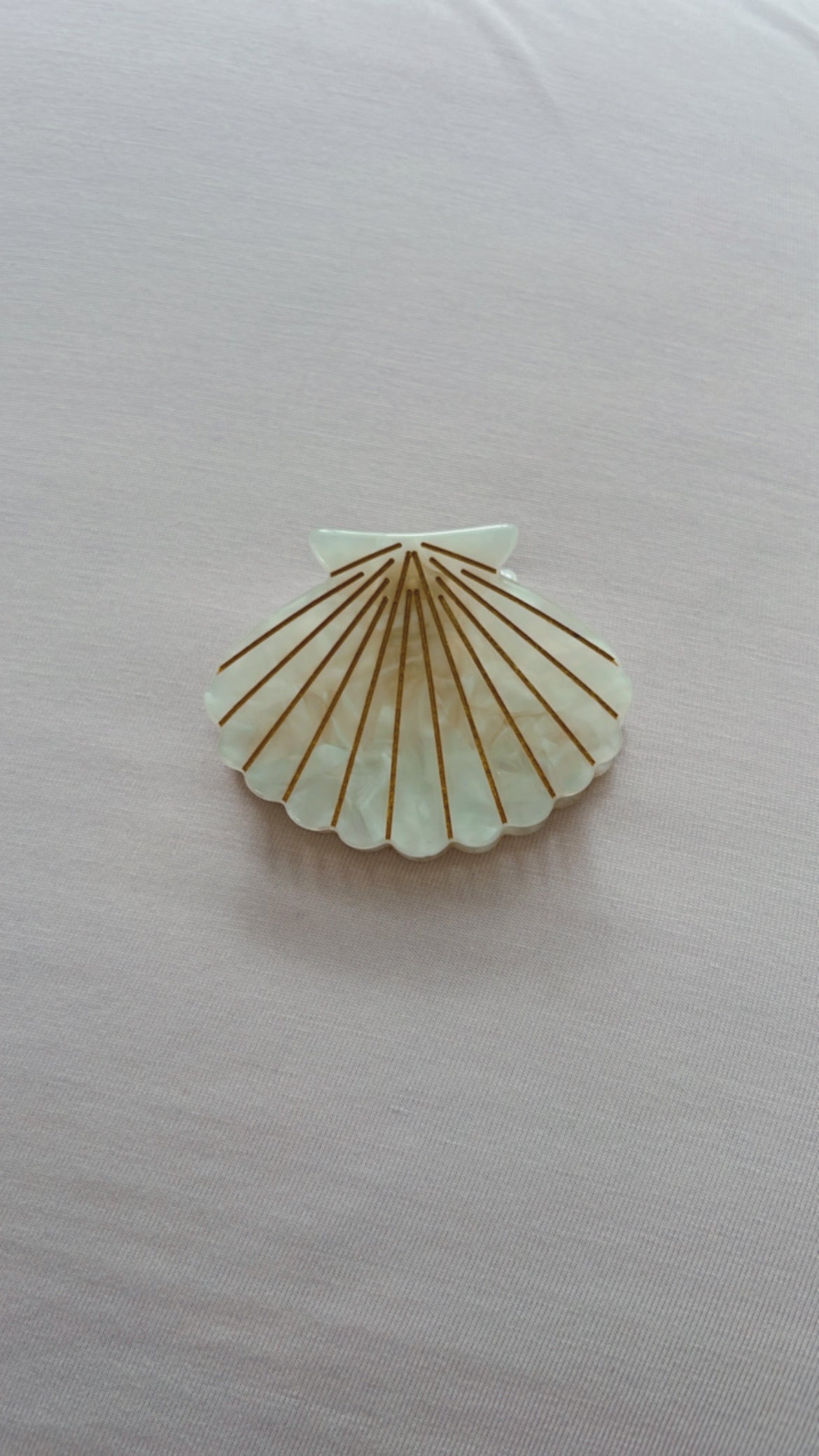 White Scallop Shell Hair Claw Clip